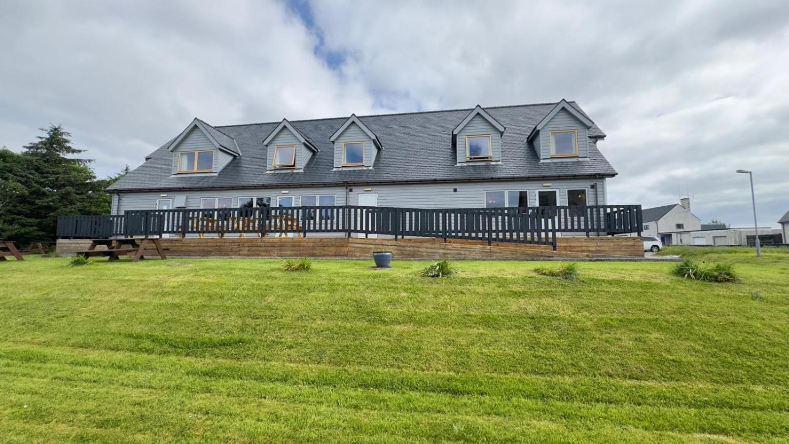 Hamersay Hotel Lochmaddy Exterior photo